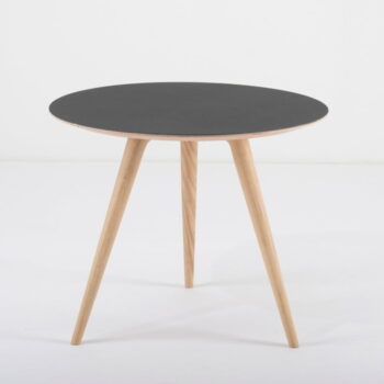 Odkladací stolík z dubového dreva s čiernou doskou Gazzda Arp, ⌀ 55 cm - Image 4