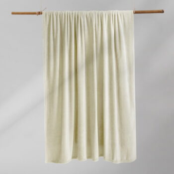 Deka z mikrovlákna v krémovej farbe DecoKing Mic, 200 × 220 cm - Image 4
