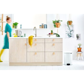 Biely nášľapný oceľový odpadkový kôš 20 l NewIcon – Brabantia - Image 6