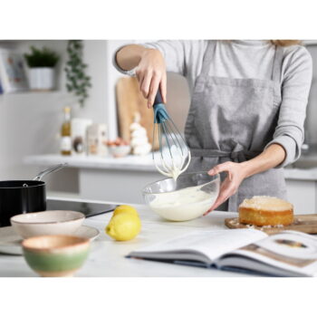 Skladacia metlička Twist Whisk Sky – Joseph Joseph – Obrázok 5