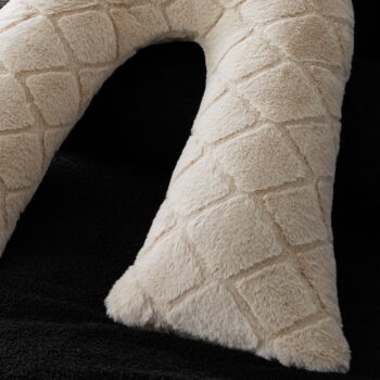 Vankúšik 80x23 cm Cosy Diamond – Catherine Lansfield - Image 3