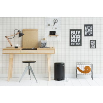 Matne čierny nášľapný oceľový odpadkový kôš 12 l NewIcon – Brabantia - Image 2