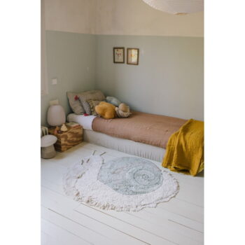 Prateľný ručne tkaný bavlnený detský koberec v mentolovo-svetlo šedej farbe 100x120 cm Snail – Lorena Canals – Obrázok 5