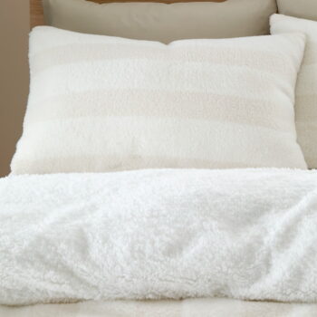Predĺžené krémové obliečky na dvojlôžko z mikroplyšu 230x220 cm Stripe Fur – Bianca - Image 3