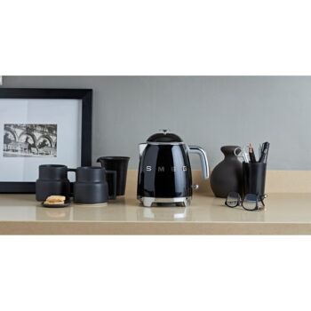 Čierna rýchlovarná kanvica z nehrdzavejúcej ocele 800 ml Retro Style – SMEG - Image 9