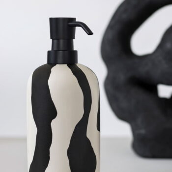 Čierno-biely keramický dávkovač mydla 200 ml Icon - Mette Ditmer Denmark - Image 4