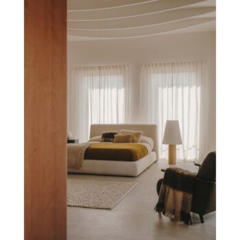 Béžová čalúnená dvojlôžková posteľ 180x200 cm Martina – Kave Home - Image 9