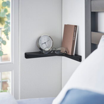 Čierna rohová kovová polica 22 cm Tower – YAMAZAKI - Image 2