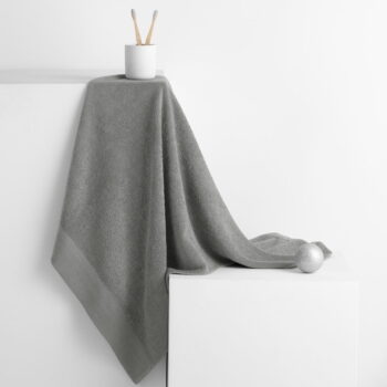 Sivý froté bavlnený uterák 50x100 cm Amari – AmeliaHome - Image 2
