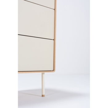 Vysoká komoda z dubového dreva v bielo-prírodnej farbe 60x100 cm Fina – Gazzda – Obrázok 2