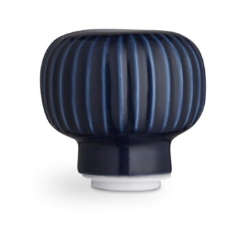 Mlynček z dubového dreva na korenie s tmavomodrým detailom z porcelánu Kähler Design Hammershoi, výška 13 cm - Image 3