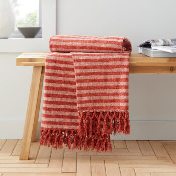 Červeno-oranžová zamatová deka 130x170 cm Stripe Chenille – Catherine Lansfield