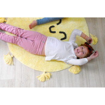 Žltý prateľný ručne tkaný bavlnený detský koberec ø100 cm You're My Sunshine – Lorena Canals - Image 9