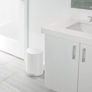 Biely nášľapný kovový odpadkový kôš 6 l – simplehuman - Image 2