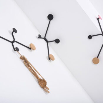 Čierny nástenný vešiak s mentolovozeleným detailom Gazzda Hook - Image 4
