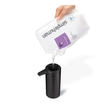 Matne čierny bezdotykový oceľový dávkovač mydla 414 ml – simplehuman - Image 5
