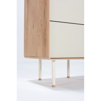 Vysoká komoda z dubového dreva v bielo-prírodnej farbe 60x100 cm Fina – Gazzda – Obrázok 3