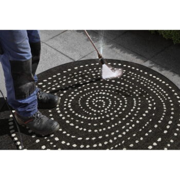 Čierny vonkajší koberec NORTHRUGS Bali, ø 140 cm - Image 5