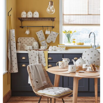 Súprava 3 béžovo-žltých bavlnených kuchynských utierok Cooksmart ® Bumble Bees - Image 3
