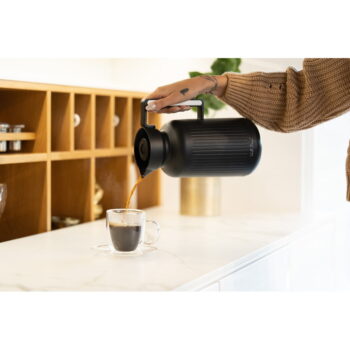 Matne čierna termoska 1 l Lungo – Vialli Design - Image 5