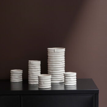 Biela porcelánová ručne vyrobená váza Ribbon – Mette Ditmer Denmark - Image 4