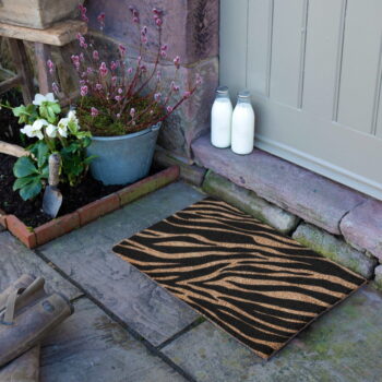 Rohožka z kokosového vlákna 40x60 cm Zebra – Artsy Doormats - Image 4