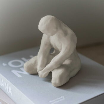 Soška z polyresínu (výška  15 cm) Meditating Man – Mette Ditmer Denmark - Image 3