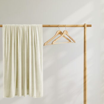 Deka z mikrovlákna v krémovej farbe DecoKing Mic, 200 × 220 cm - Image 5