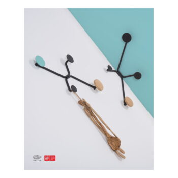Čierny rohový nástenný vešiak s mentolovozeleným detailom Gazzda Hook - Image 3