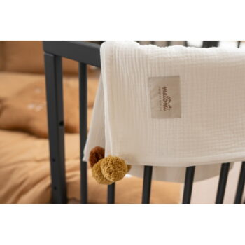 Biela mušelínová detská deka 100x140 cm Pompon - Malomi Kids - Image 9