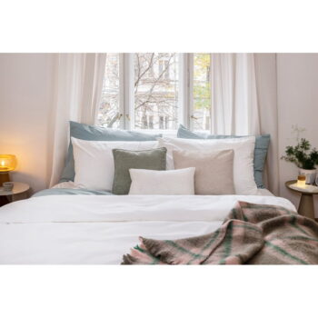 Biele predĺžené obliečky na dvojlôžko z mikrosaténu 200x220 cm Basic – Bonami Essentials - Image 5