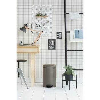 Sivý nášľapný oceľový odpadkový kôš 12 l NewIcon – Brabantia - Image 3