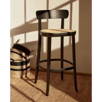 Čierna barová stolička v dekore jaseňa 99 cm Romane – Kave Home - Image 6