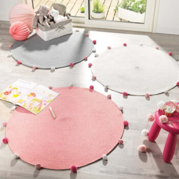 Ružový okrúhly koberec ø 90 cm Pompomparty – douceur d'intérieur - Image 2