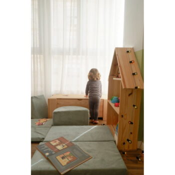Svetlomodrý menčestrový detský puf Montessori – Little Nice Things - Image 3