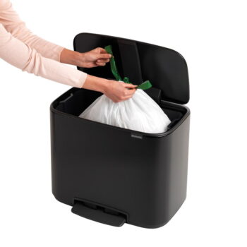 Matne čierny nášľapný oceľový odpadkový kôš 36 l Bo – Brabantia - Image 4