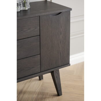 Hnedá nízka komoda v dekore duba 150x85 cm Filippa – Rowico – Obrázok 7