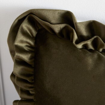 Zamatový dekoračný vankúš 43x43 cm Velvet Double Frill – Catherine Lansfield - Image 2