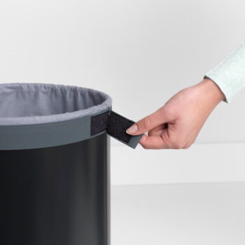 Matne čierny kovový kôš na bielizeň 35 l – Brabantia – Obrázok 3