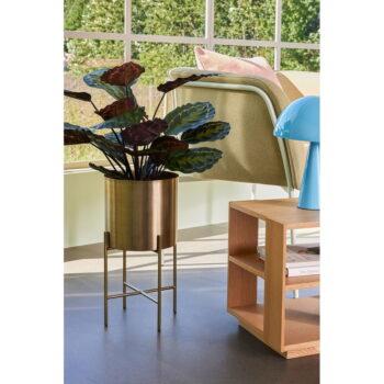 Súprava 2 kvetináčov na podstavcoch v mosadznej farbe Hübsch Gardo – Obrázok 2