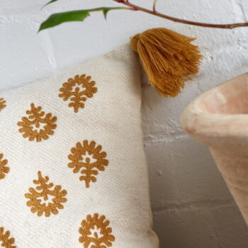 Dekoračný vankúš 40x60 cm Raya Tassel – Pineapple Elephant – Obrázok 3