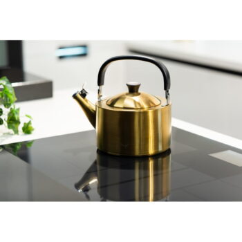 Varná kanvica z nehrdzavejúcej ocele v zlatej farbe 1,5 l Diamante – Vialli Design - Image 6
