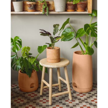 Terakotový samozavlažovací kvetináč s miskou Kave Home Lelis, výška 26 cm - Image 5