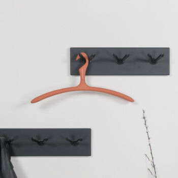 Čierny kovový nástenný vešiak Pull – Spinder Design - Image 3