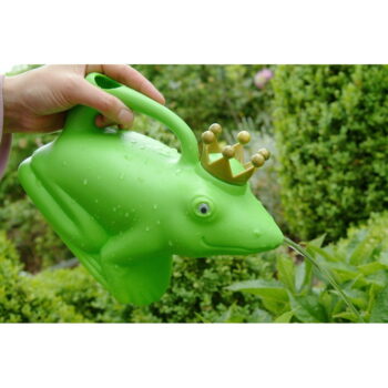 Plastová kanvička na zalievanie 1,7 l Frog – Esschert Design - Image 6