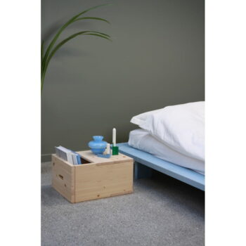 Nočný stolík z borovicového dreva v prírodnej farbe Grab It – Karup Design - Image 3