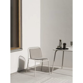 Sivý záhradný sedák 38,5x66 cm Yua – Blomus - Image 4