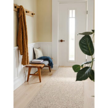 Sivokrémový prateľný behúň 80x240 cm Rocco Dark Cream – Elle Decoration – Obrázok 2
