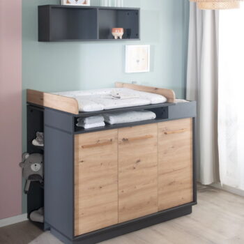 Antracitovosivá/v prírodnej farbe nízka detská komoda v dekore duba s prebaľovacím pultom 118x103 cm Lenn – Roba - Image 9