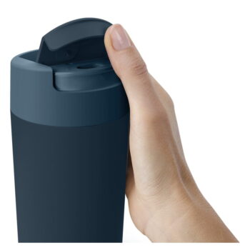 Tmavomodro-antracitový cestovný hrnček 450 ml Sipp – Joseph Joseph - Image 2